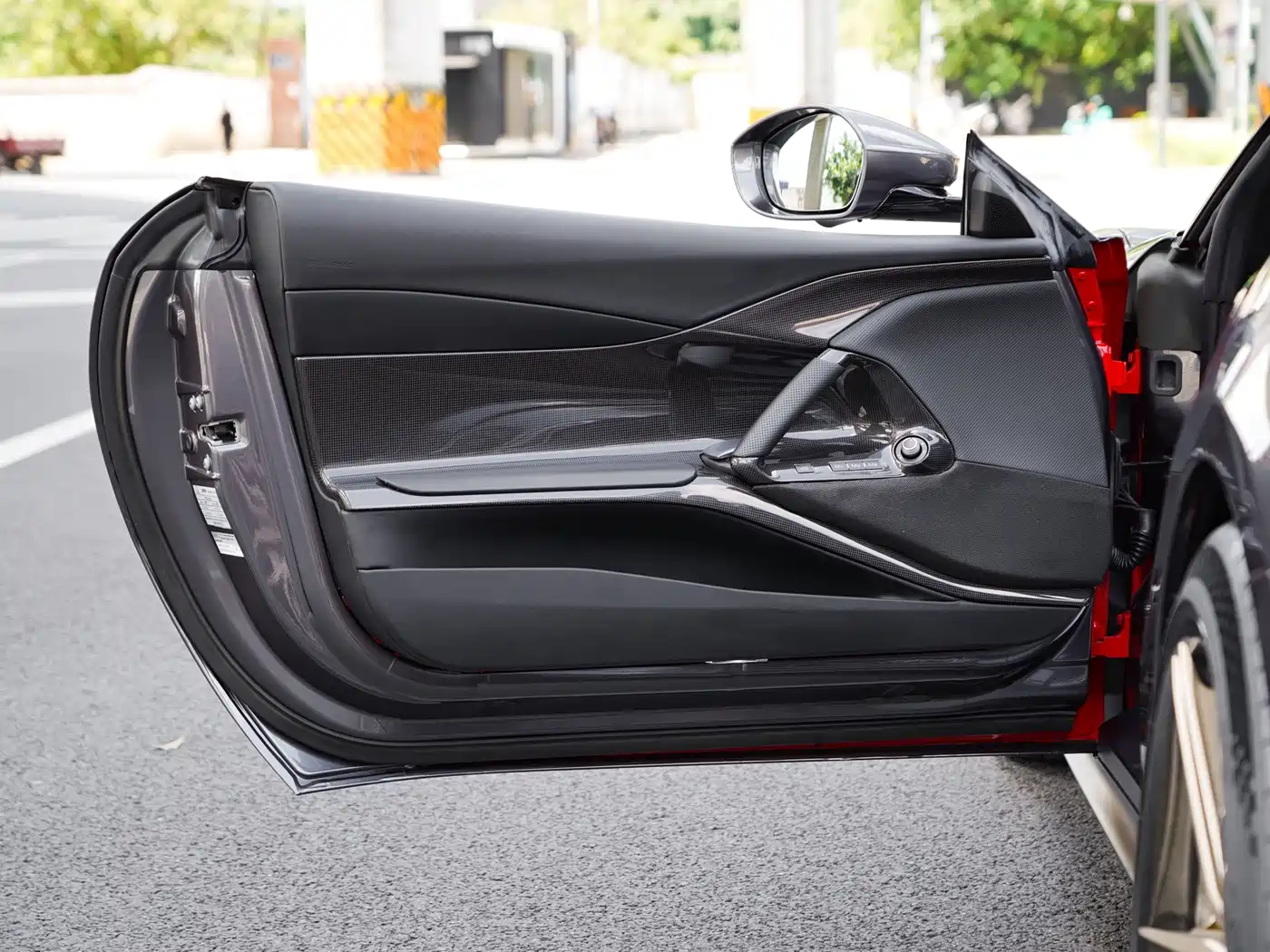Photo 31 - Ferrari 812