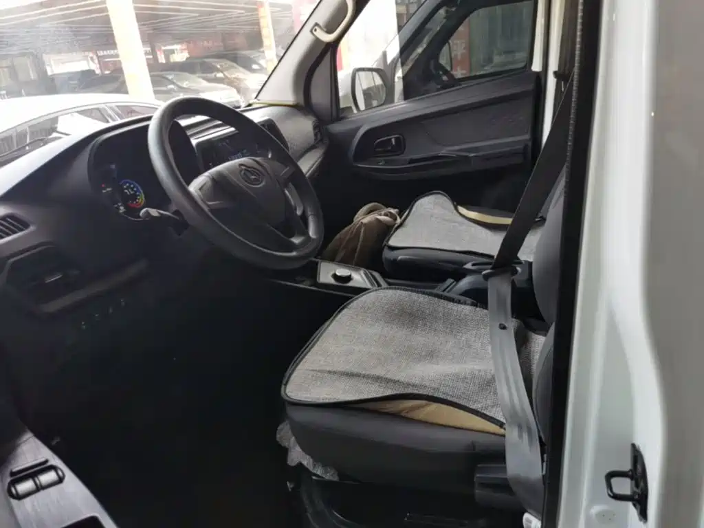 Changan Kaicheng Changan Ruixing EM80 2025 2025 Passenger Version Comfort 6-seater 300km Dual Swing Doors
