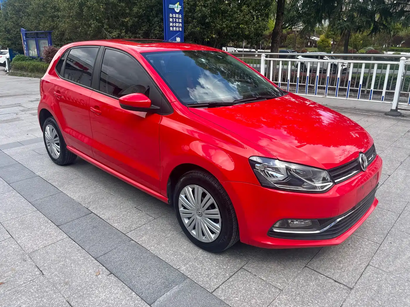 Volkswagen Polo 2016 1.6L Automatic Comfort фото 3