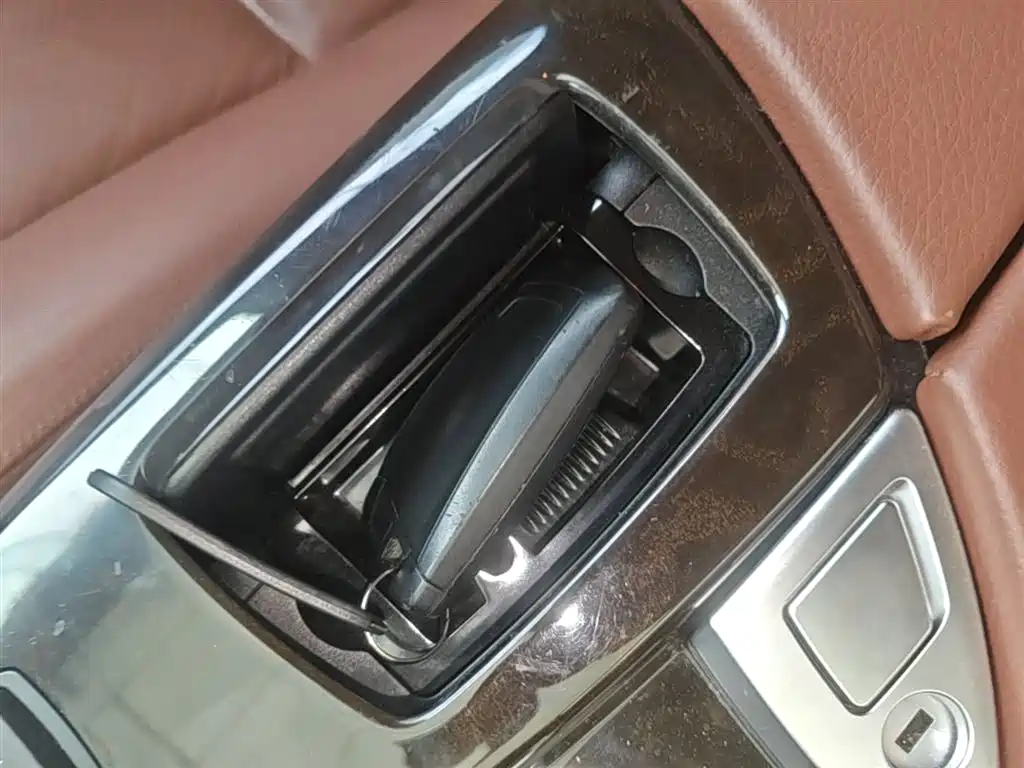 BMW 5 Series 2014 525Li Leading фото 9