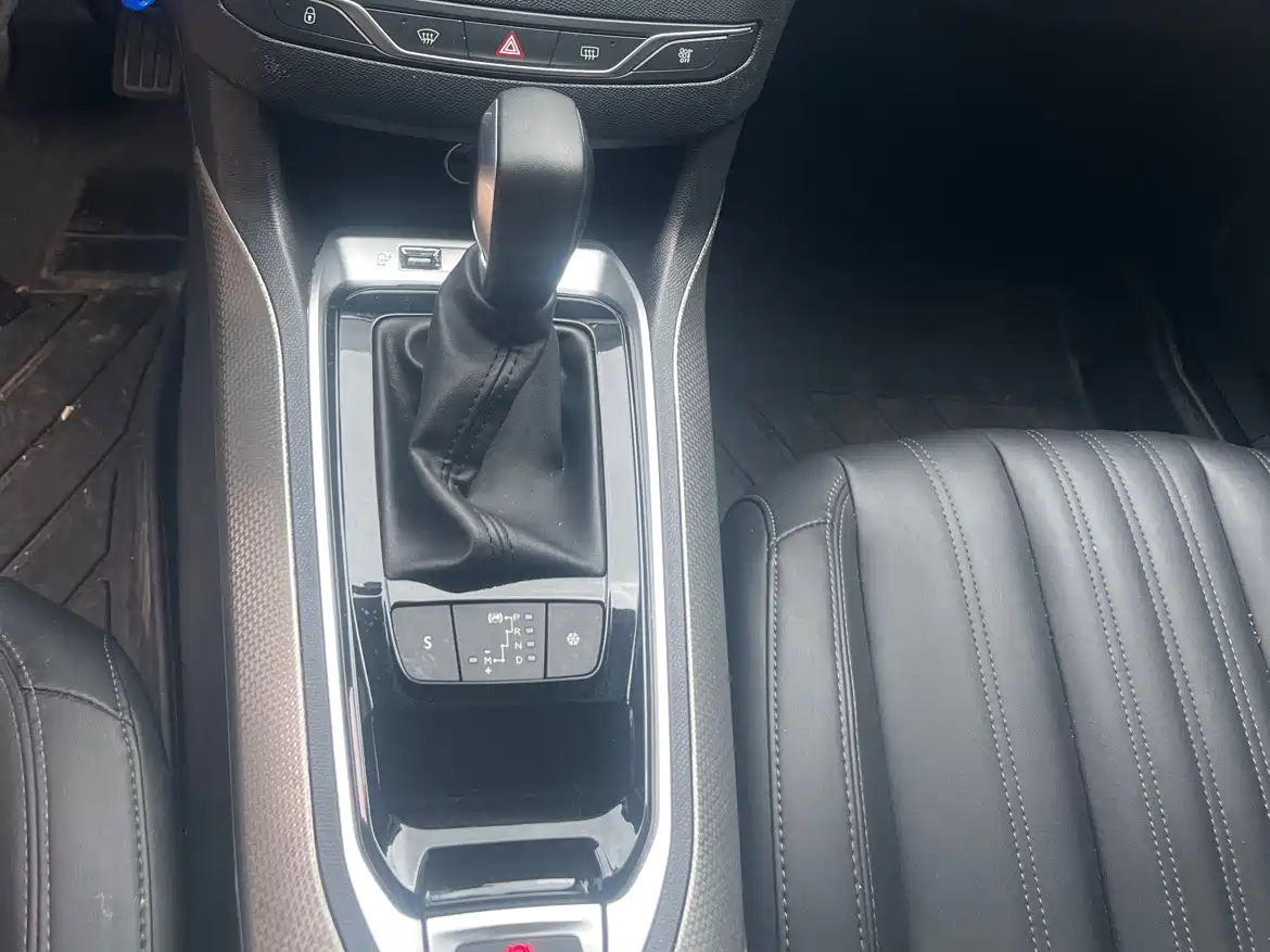 Peugeot 408 2022 1.6T Light Chaser Edition фото 14