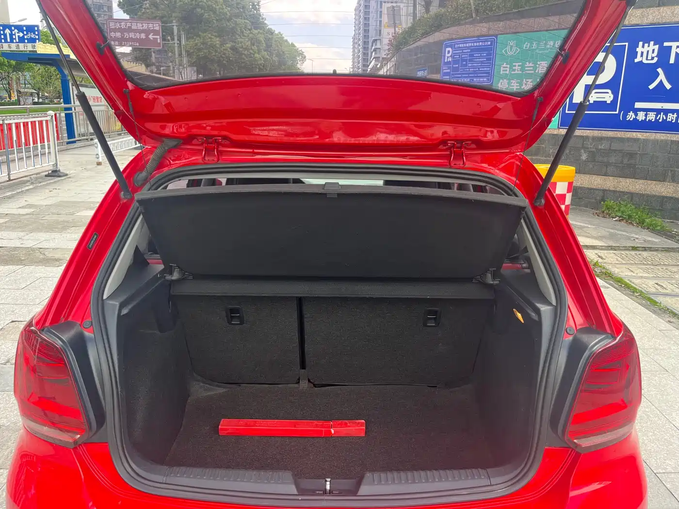 Volkswagen Polo 2016 1.6L Automatic Comfort фото 6