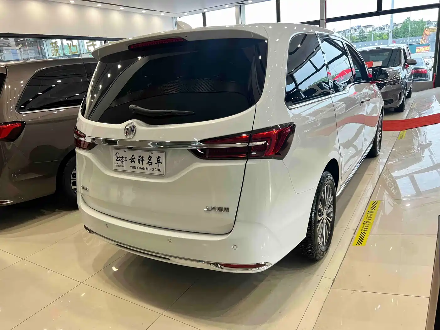 Buick GL8 2023 Land Business Class 652T Luxury фото 12