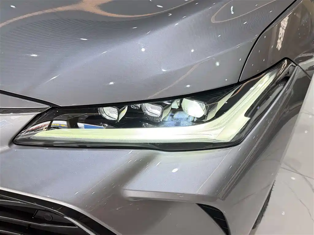 Toyota Avalon 2023 2.0L XLE Premium Edition фото 7