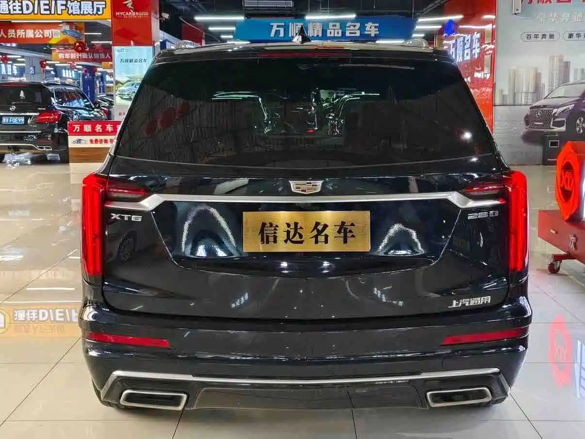 Фото 11 - Cadillac XT6