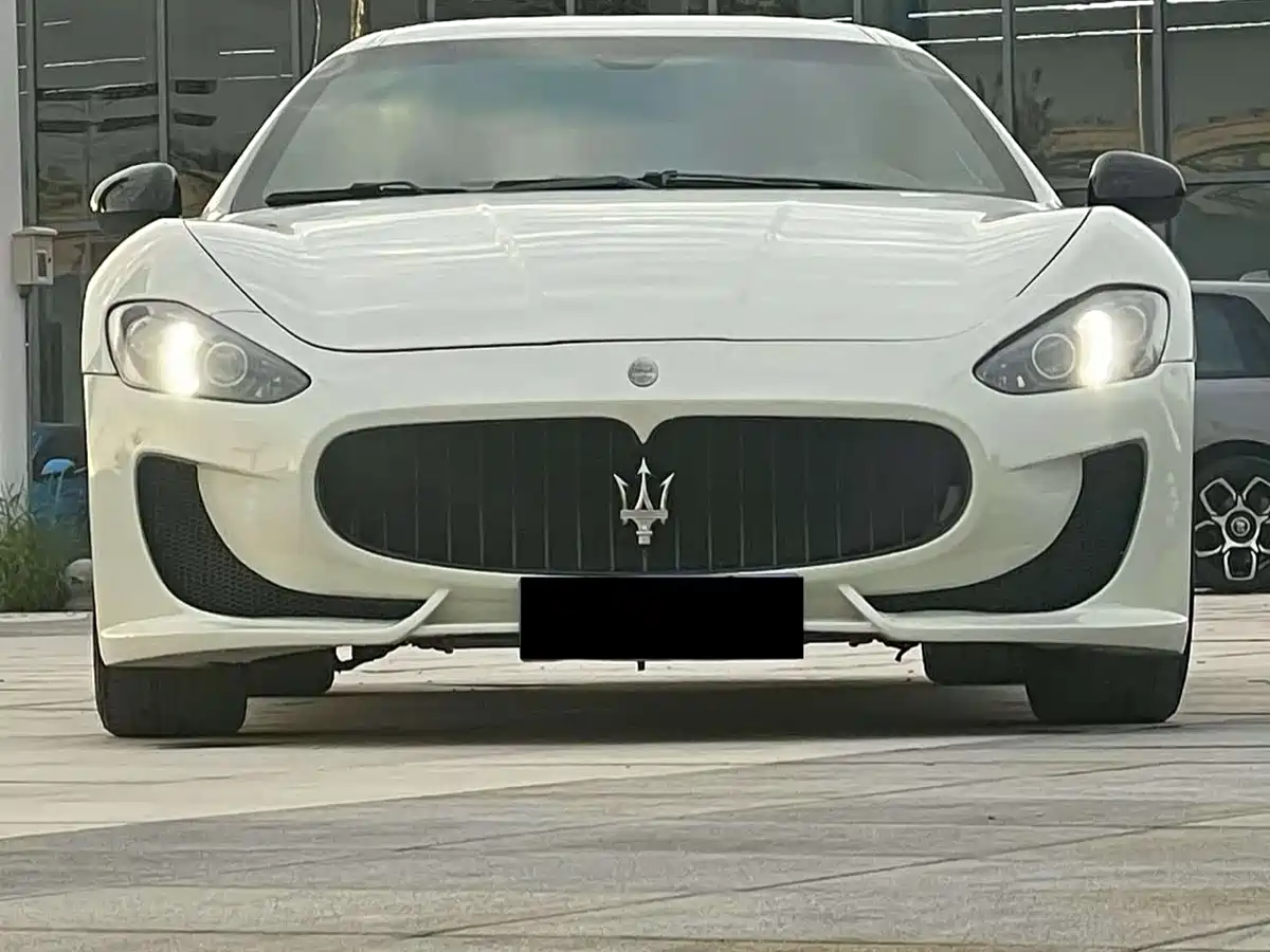 Maserati GranTurismo 2013 4.7L Sport F1 фото 2