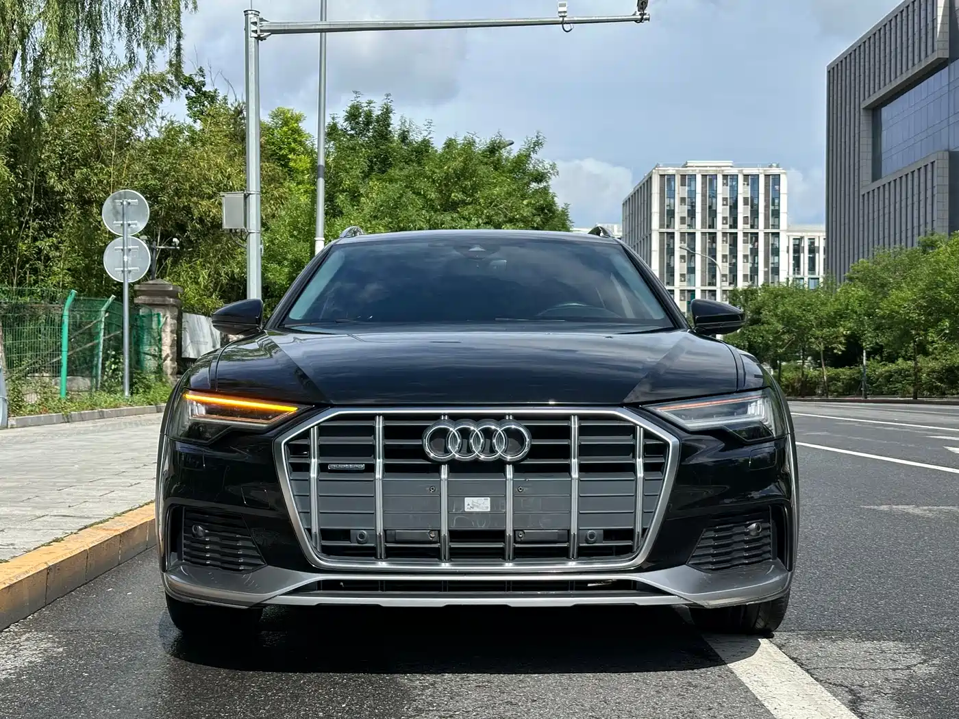 Audi A6 (Import) 2021 allroad quattro Explorer 55 TFSI Premium Off-road фото 2
