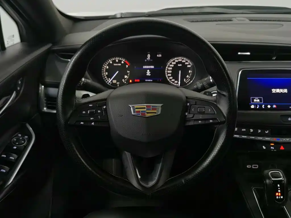 Photo 11 - Cadillac XT4