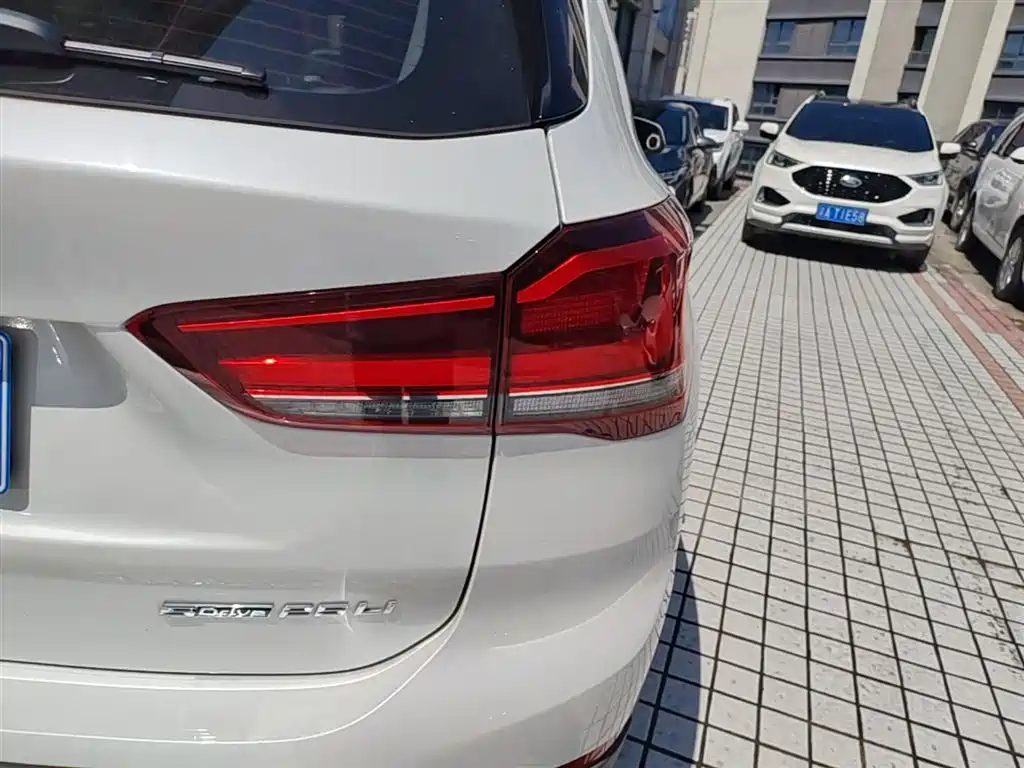 BMW X1 2022 sDrive25Li Leading фото 8