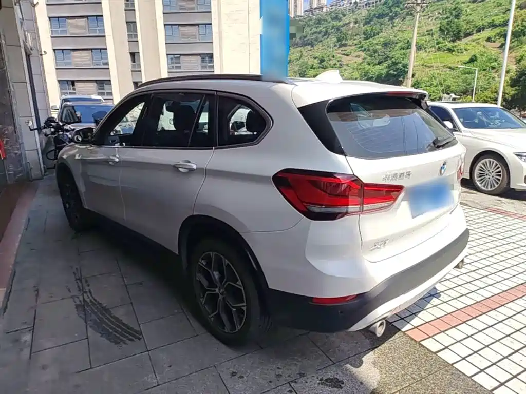 BMW X1 2022 sDrive25Li Leading фото 5