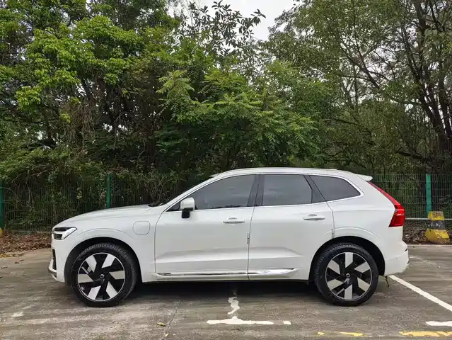 Volvo XC60 Plug-in Hybrid 2024 T8 PHEV Long Range AWD Smart Elite Luxury Edition — фото 3