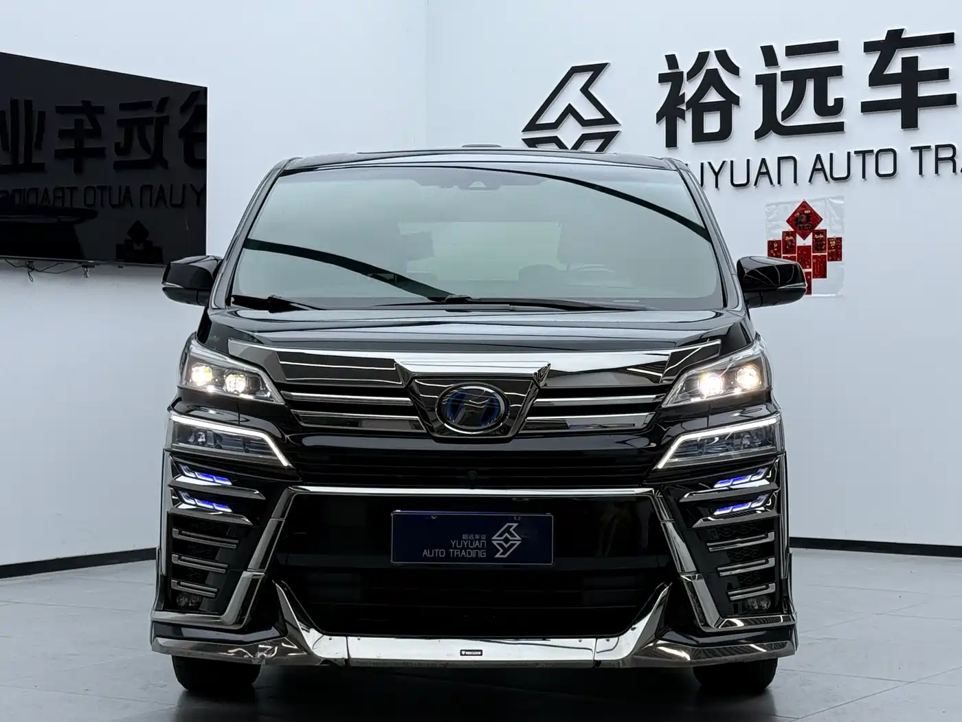 Toyota Vellfire 2020 Twin Engine 2.5L HV Premium Edition фото 2
