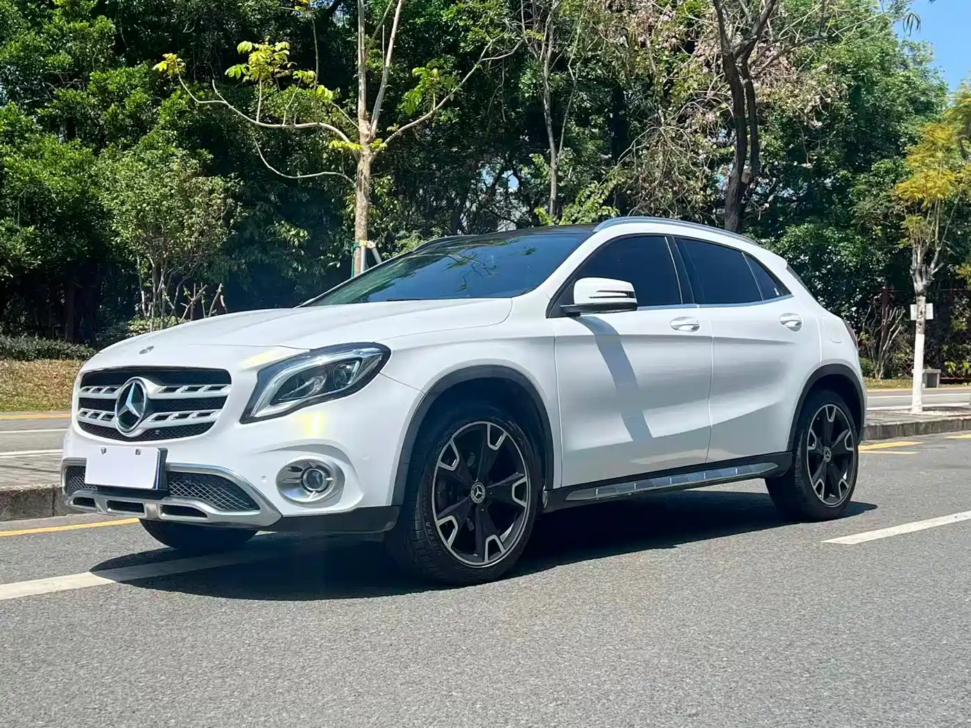 Mercedes-Benz GLA 2017 GLA 220 4MATIC Luxury фото 2