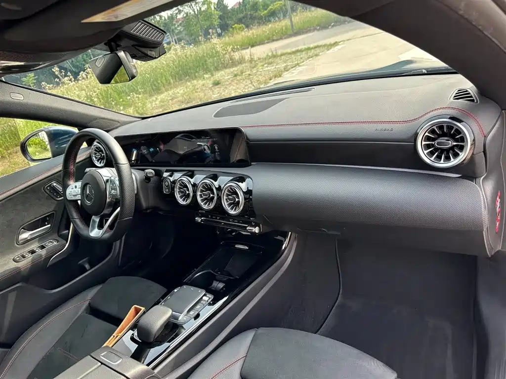 Mercedes-Benz CLA (Import) 2021 CLA 200 фото 15
