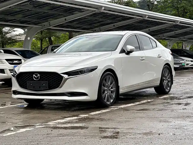 Mazda Mazda3 Axela 2021 2.0L Automatic Quality Glamour — фото 1