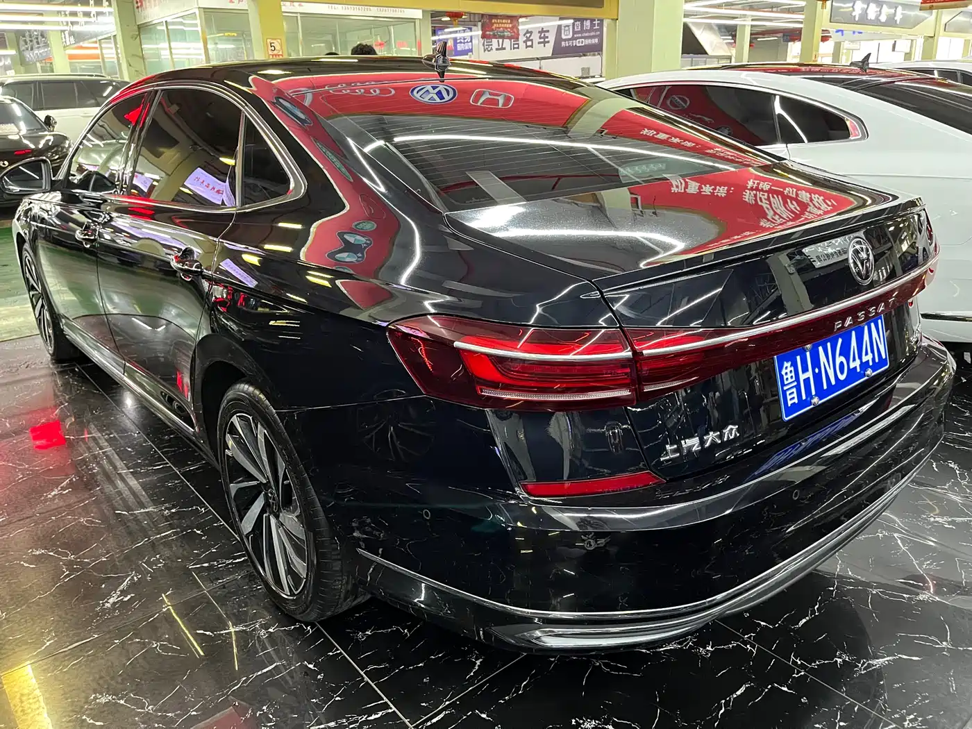 Volkswagen Passat 2023 380TSI Luxury Edition фото 9