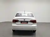 Photo 4 - Volkswagen Jetta