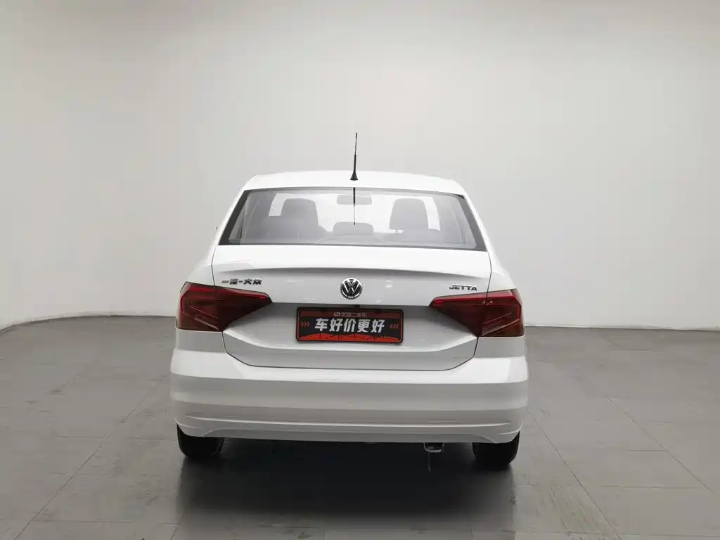 Photo 4 - Volkswagen Jetta