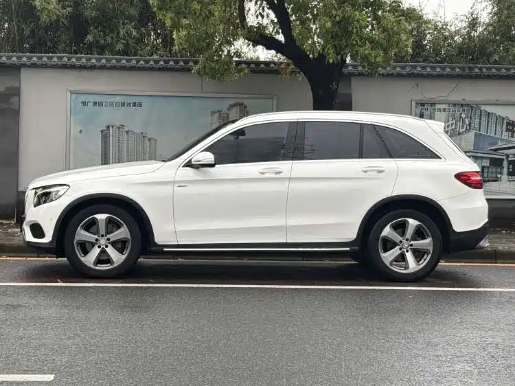 Mercedes-Benz GLC 2016 GLC 300 4MATIC Dynamic фото 2