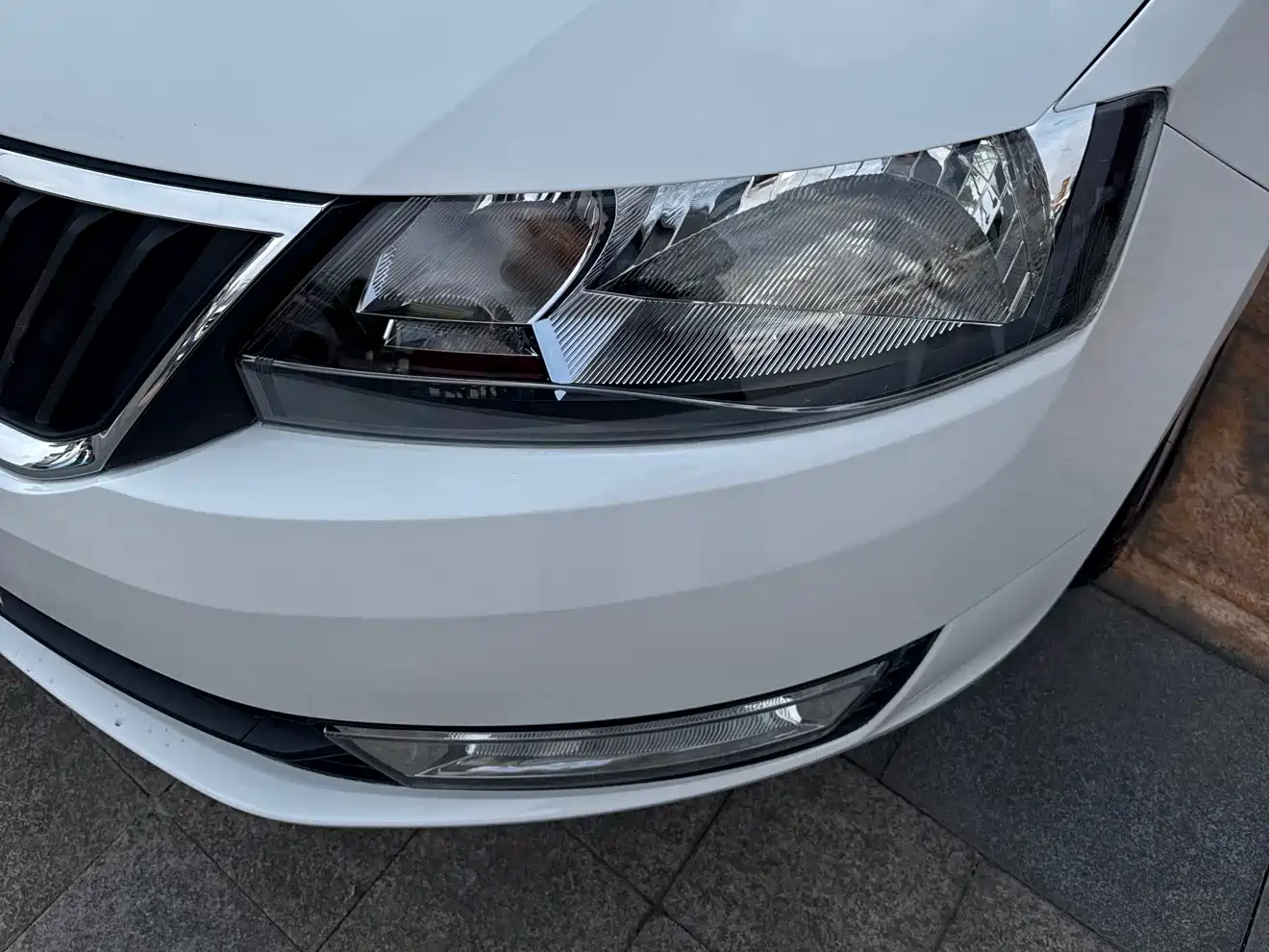 Škoda Rapid 2016 1.6L Automatic Pioneer Edition фото 14
