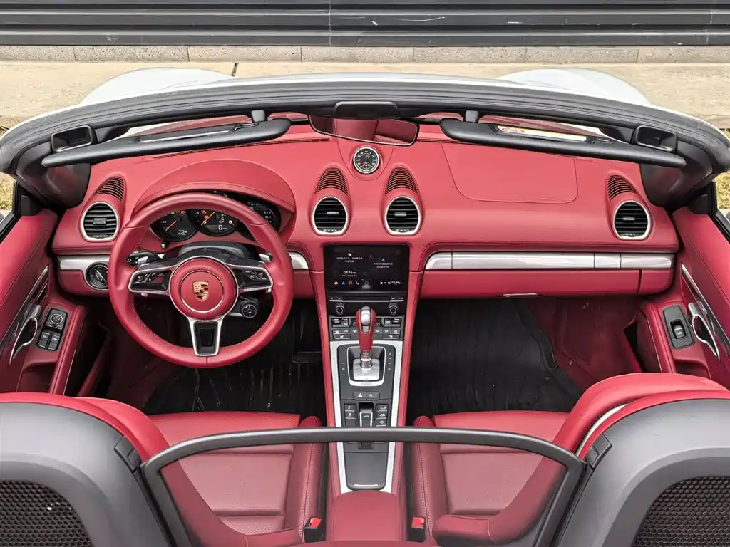 PORSCHE 718