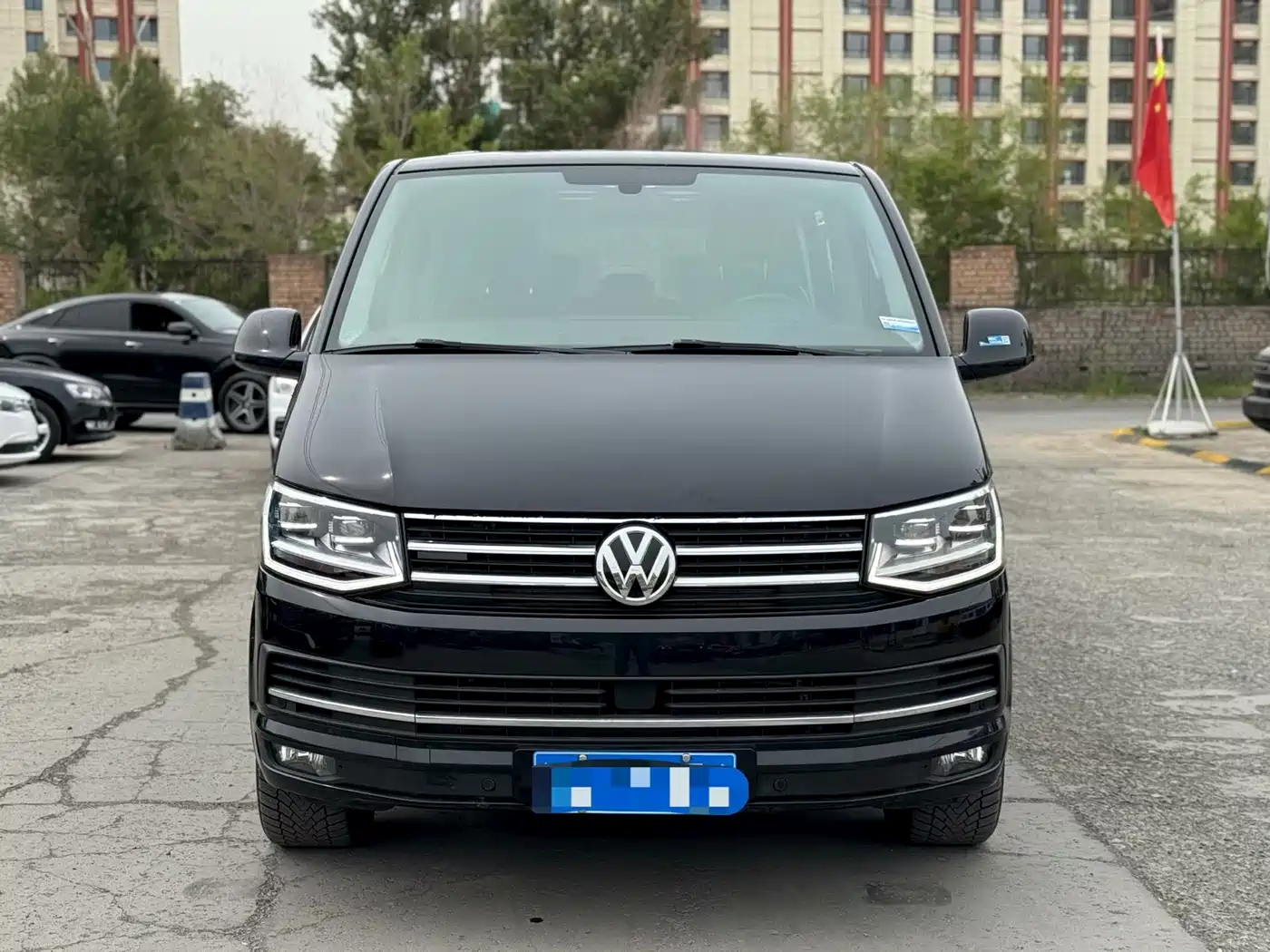 Volkswagen Multivan 2019 2.0TSI 4WD Premium 7-seater фото 2
