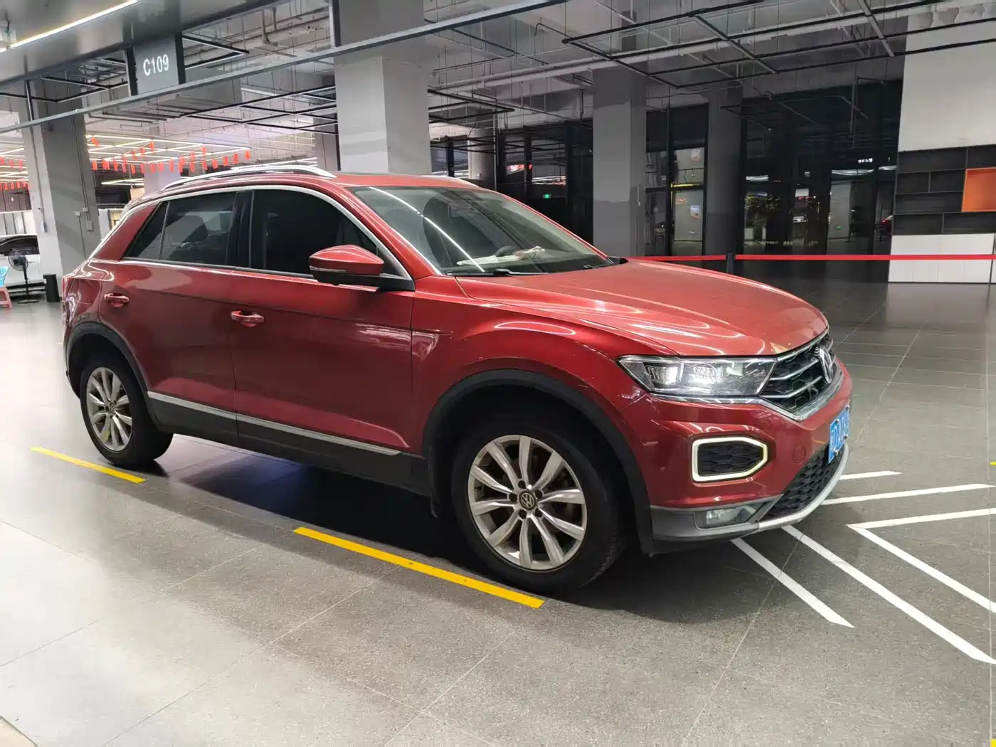 صورة 3 - Volkswagen T-ROC
