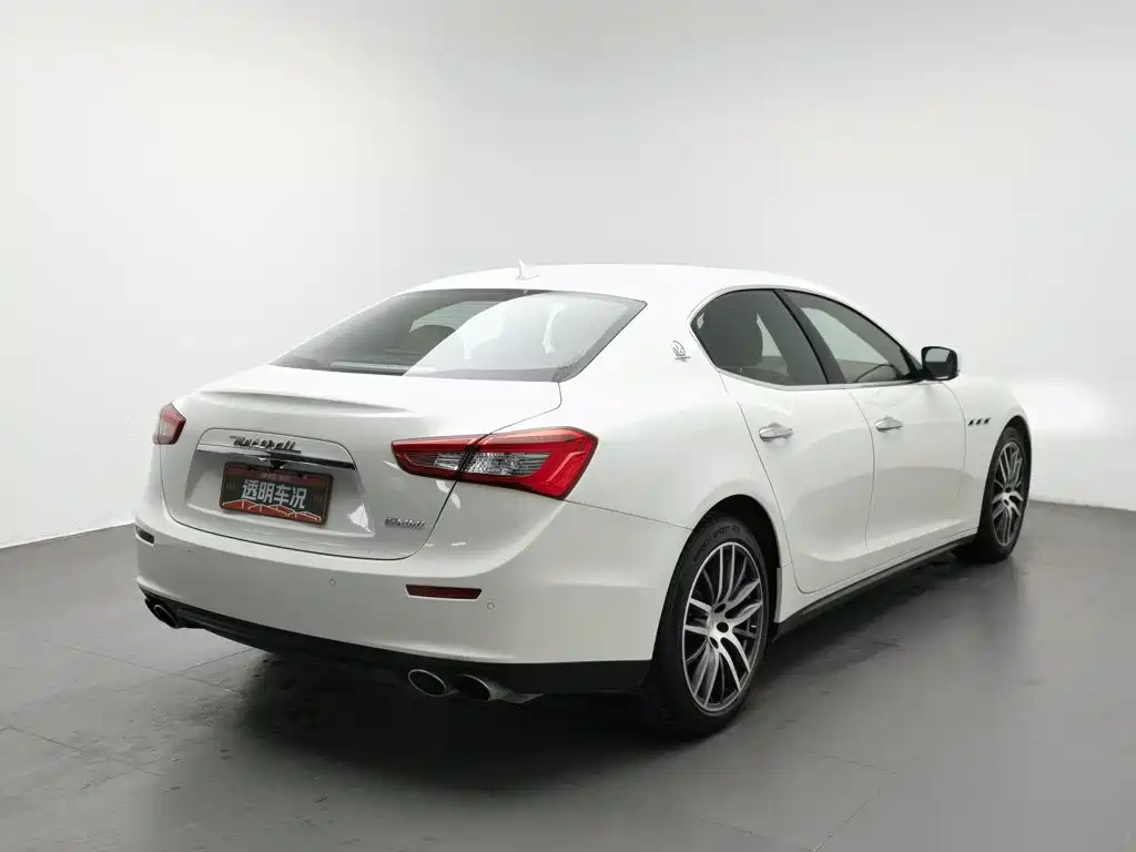 Photo 2 - Maserati Ghibli