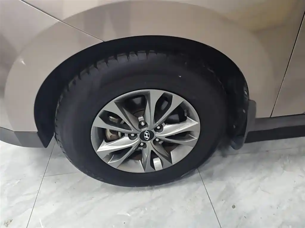 Hyundai Beijing Hyundai ix35 2013 2.0L Automatic 2WD Comfort GL China IV фото 23