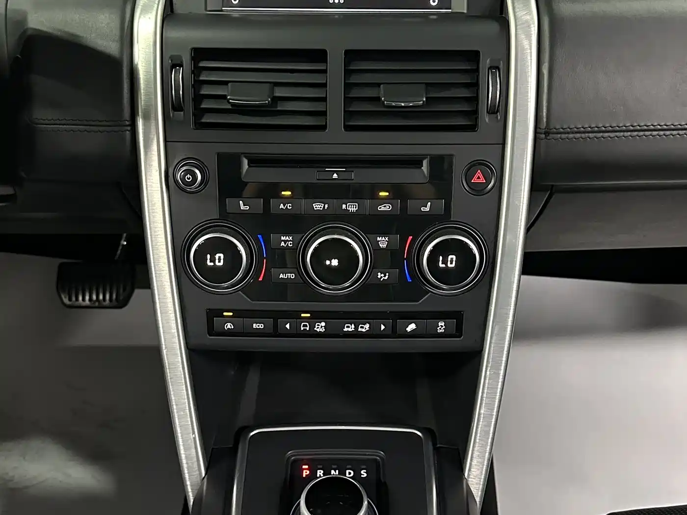 Land Rover Discovery Sport (Import) 2015 2.0T HSE Luxury фото 25