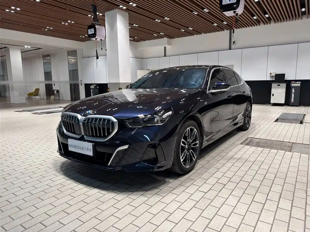 BMW 5 Series 2024 525Li M Sport Package