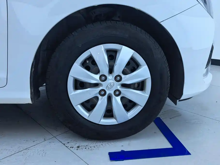 Hyundai Verna 2019 2017 1.4L Manual Renewal Edition China VI