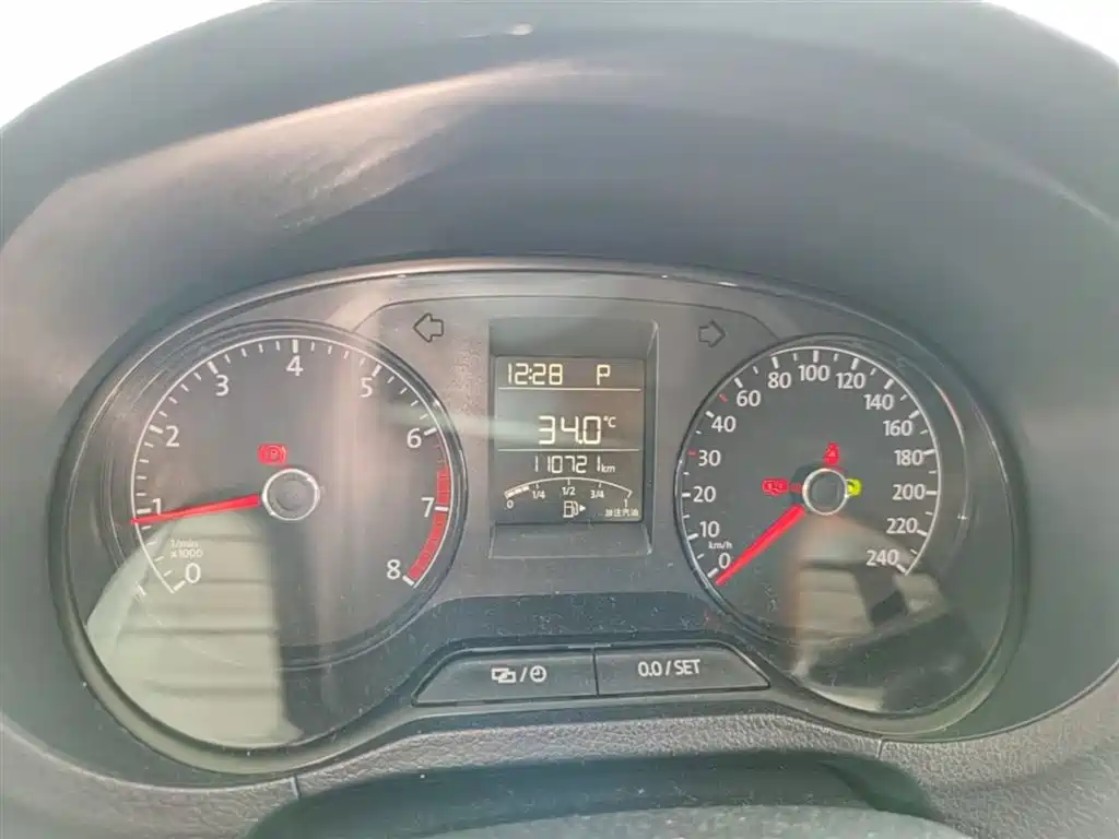 Volkswagen Polo 2016 1.4L Automatic Trend фото 12