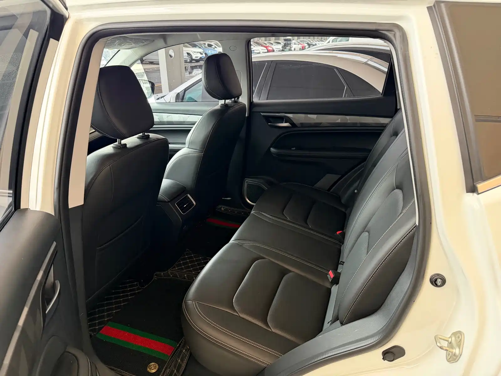 Photo 10 - Geely Emgrand X6