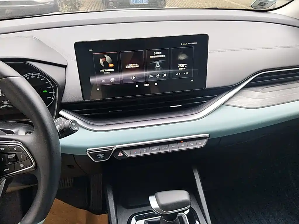Geely Emgrand S 2022 2022 1.4T CVT Crossover Player