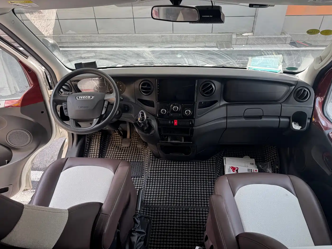 Iveco Daily 2020 2020 3.0T Automatic Yunrui Manual Door Extended Wheelbase Double Row High Roof F1C