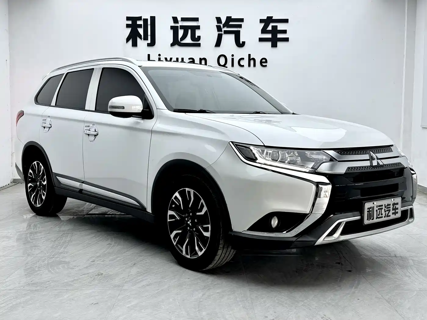 Mitsubishi Outlander 2019 2.0L 2WD Enjoy 5-Seater China VI фото 2