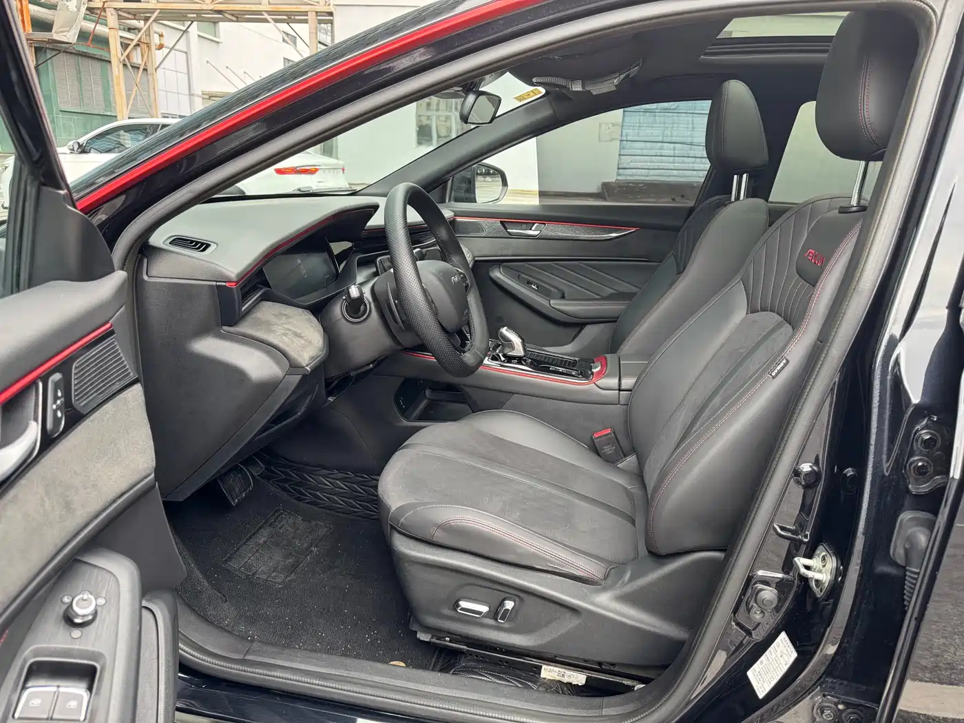 DONGFENG YI HYUN MAX