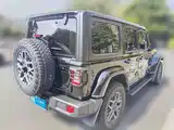 Фото 2 - Jeep Wrangler