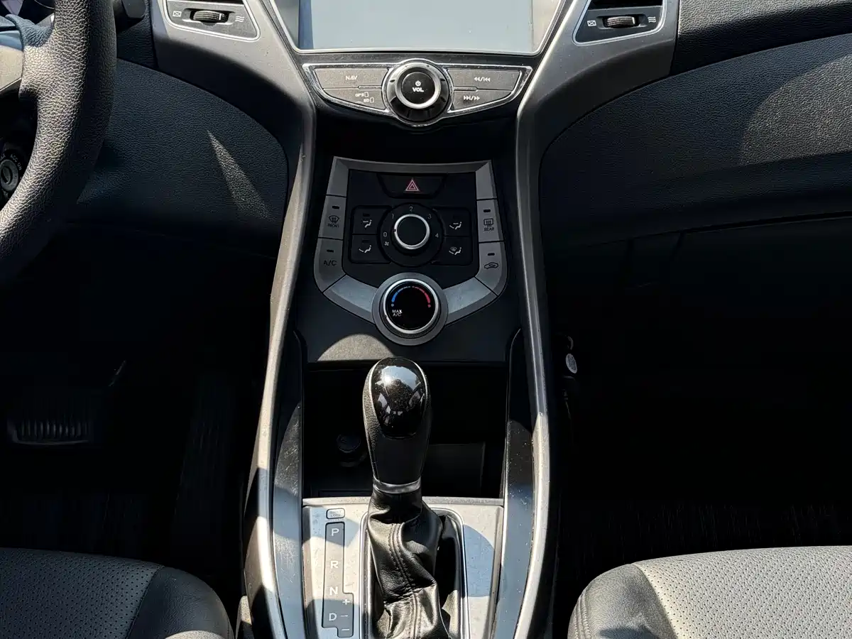 Hyundai Langdong 2015 1.6L Auto Trend фото 12