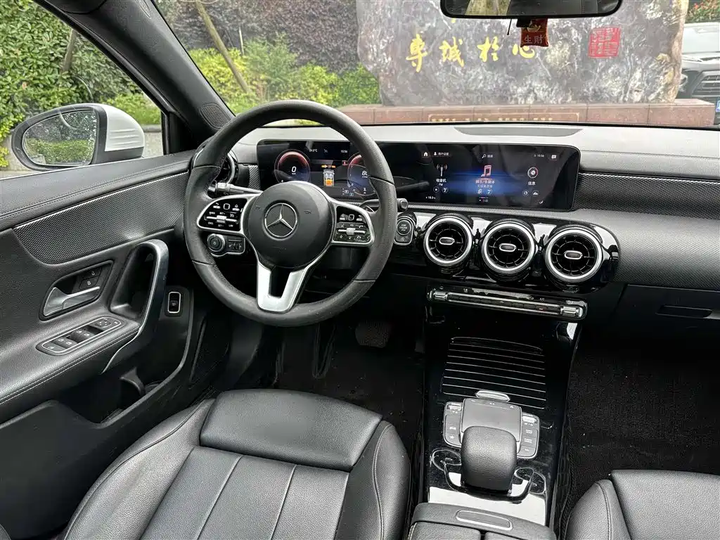 Mercedes-Benz A-Class 2021 A 180 L Sports Sedan фото 8