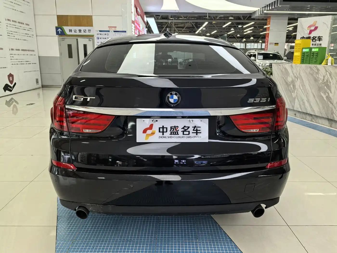 BMW 5 Series GT 2011 535i xDrive Luxury Model фото 6