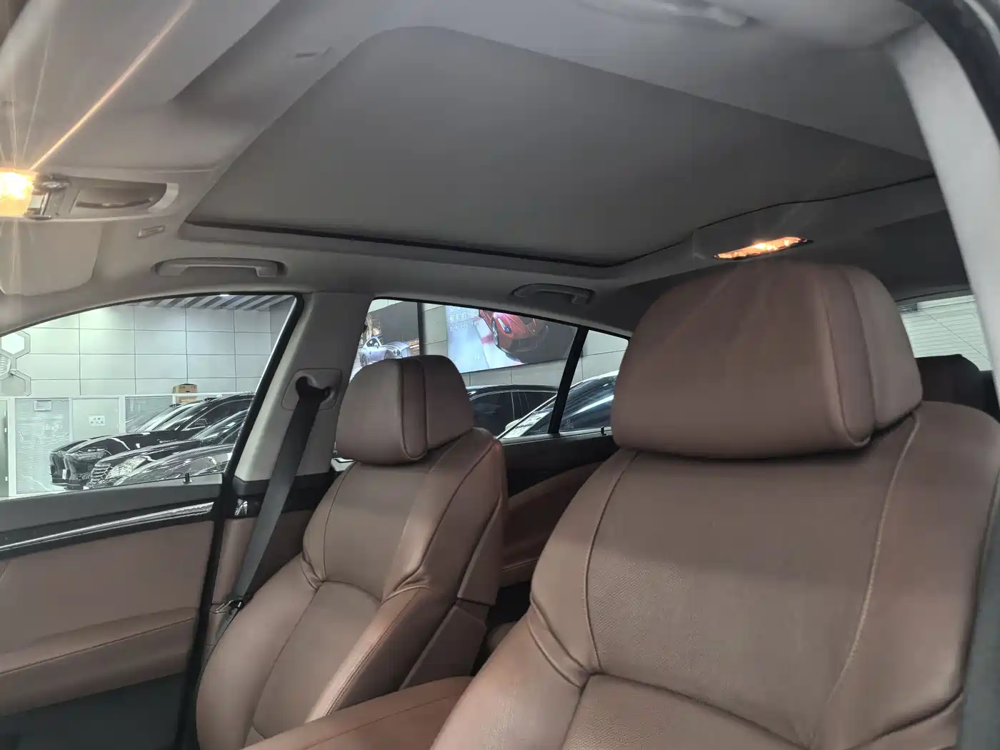 BMW 5 Series GT 2011 535i xDrive Luxury Model фото 15
