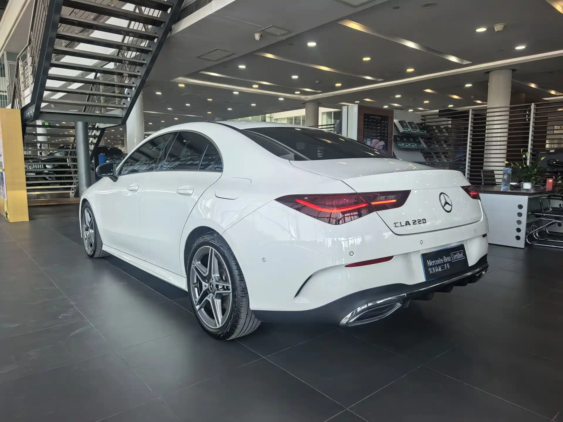 Photo 2 - Mercedes-Benz CLA (Import)