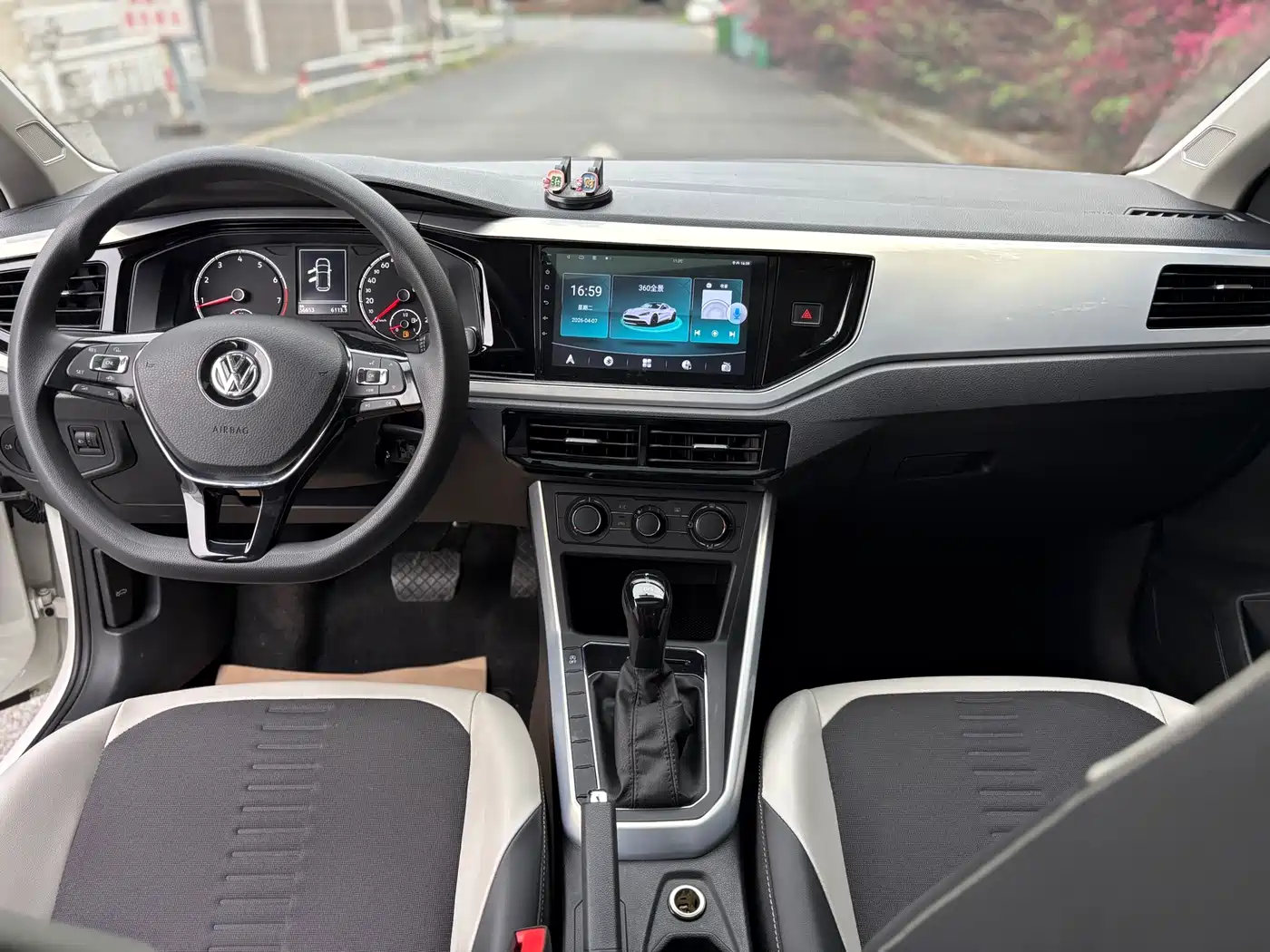 Volkswagen Polo 2019 Plus 1.5L Automatic Colorful Tech Edition фото 8