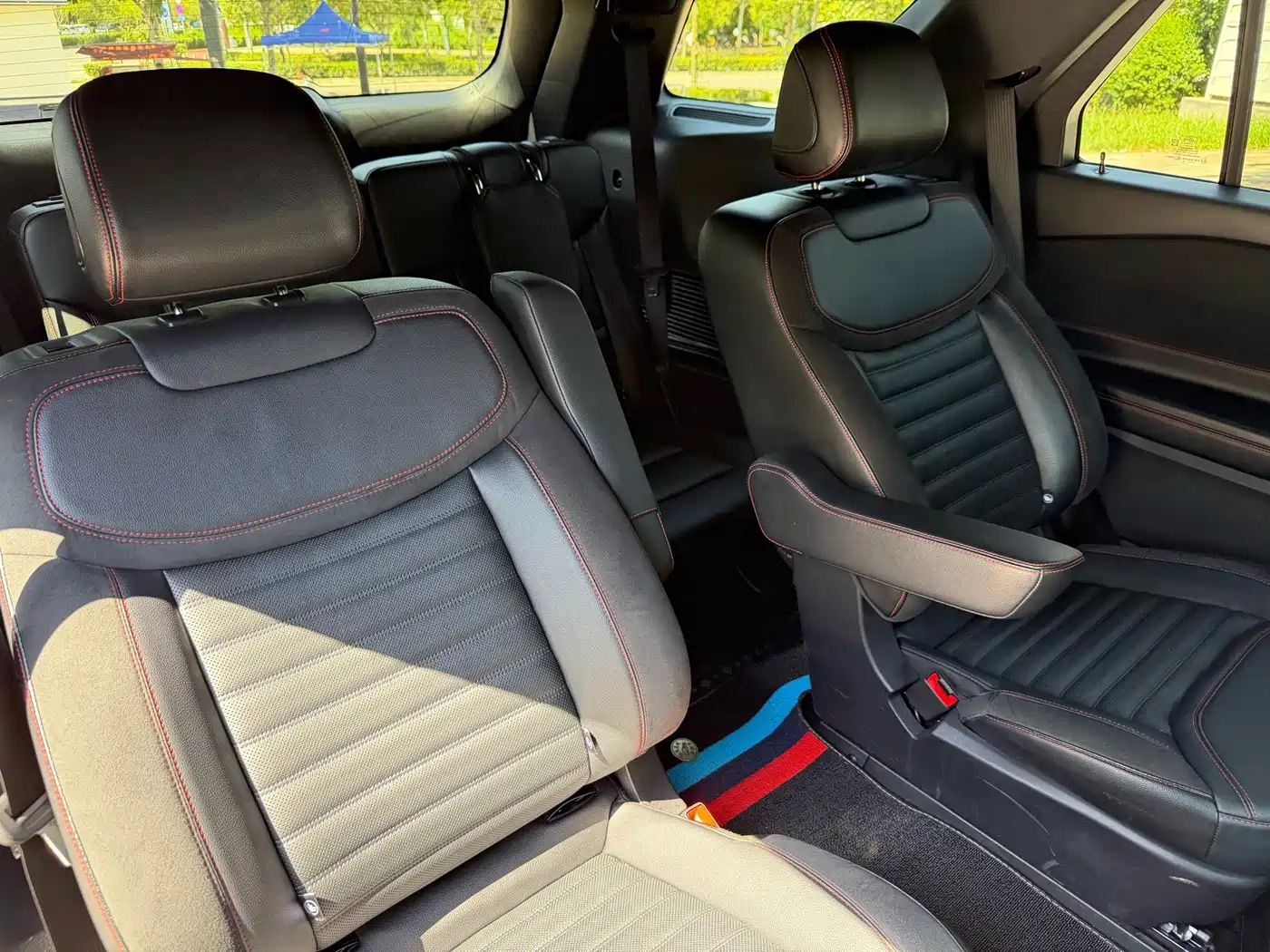 Фото 23 - Ford Explorer