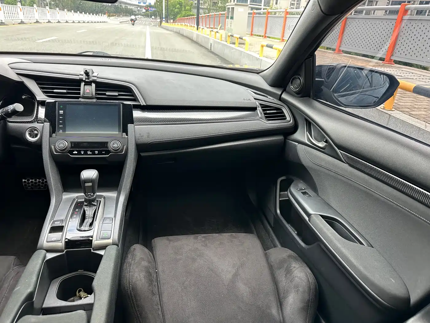 Фото 8 - Honda Civic