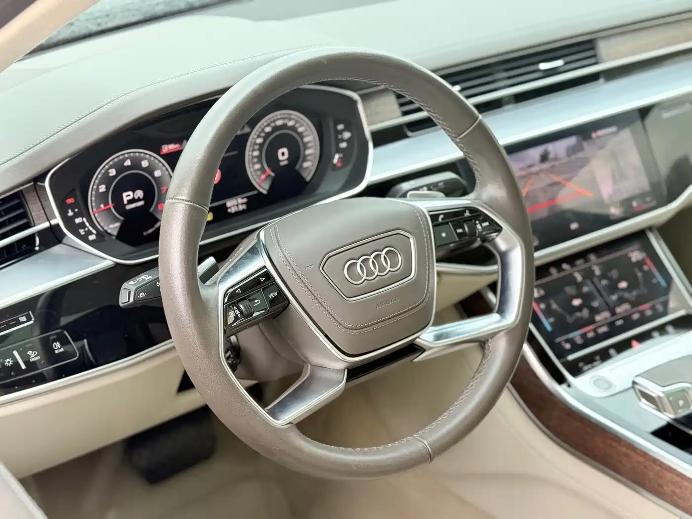 Фото 16 - Audi A8