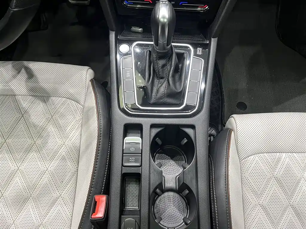 Volkswagen Magotan 2023 Model 2 Million Commemorative Edition 380TSI DSG Flagship фото 9