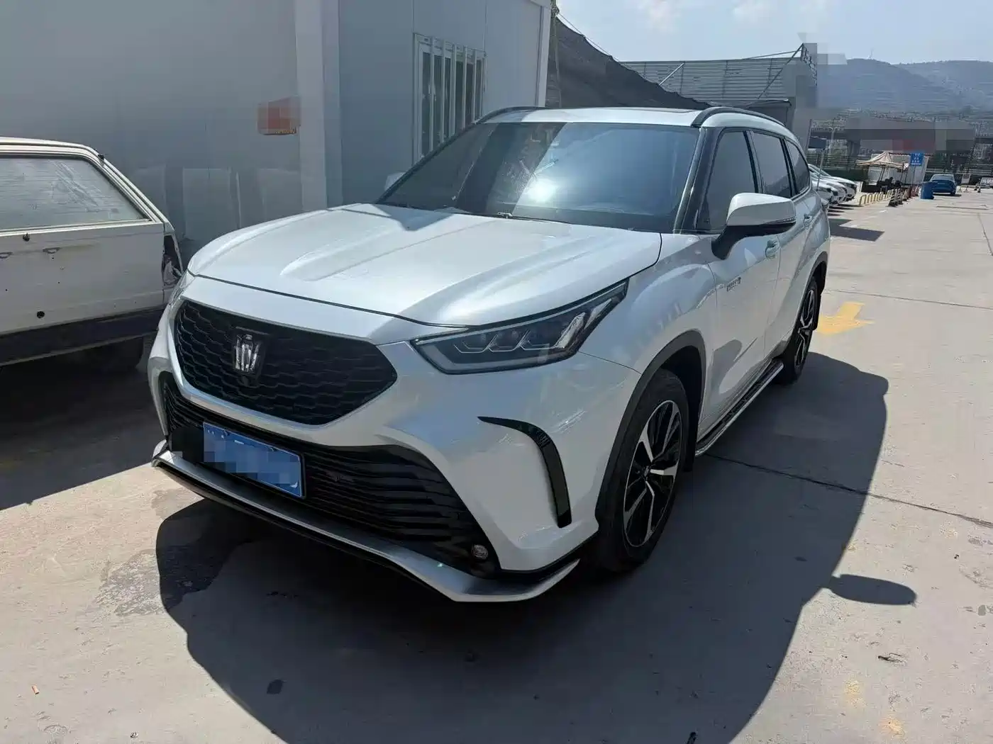 Toyota Crown Kluger 2023 2.5L HEV AWD Premium Edition